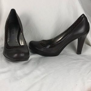 Great condition Gianni Bini brown heels